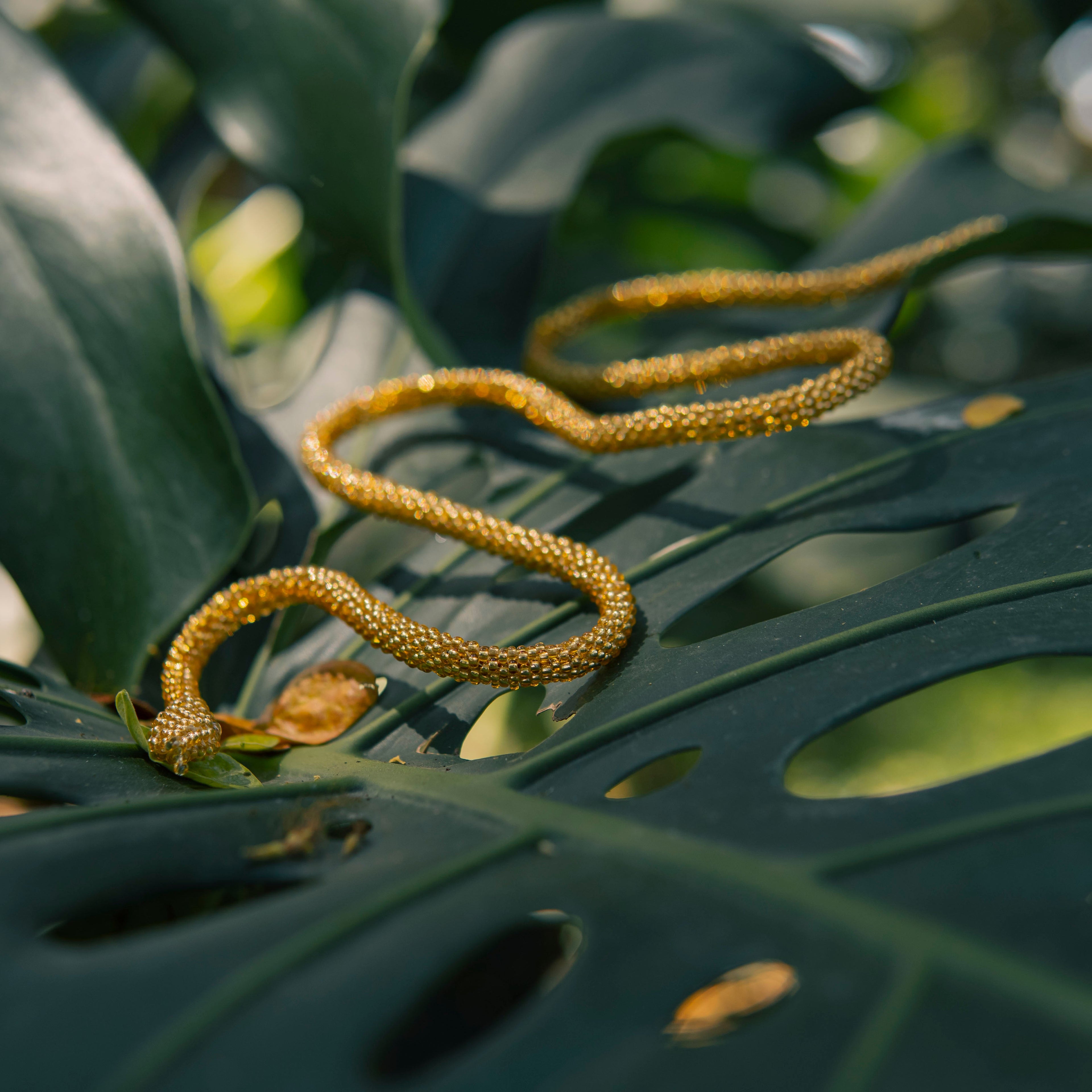 Brazalete de Serpiente – Dorado Místico