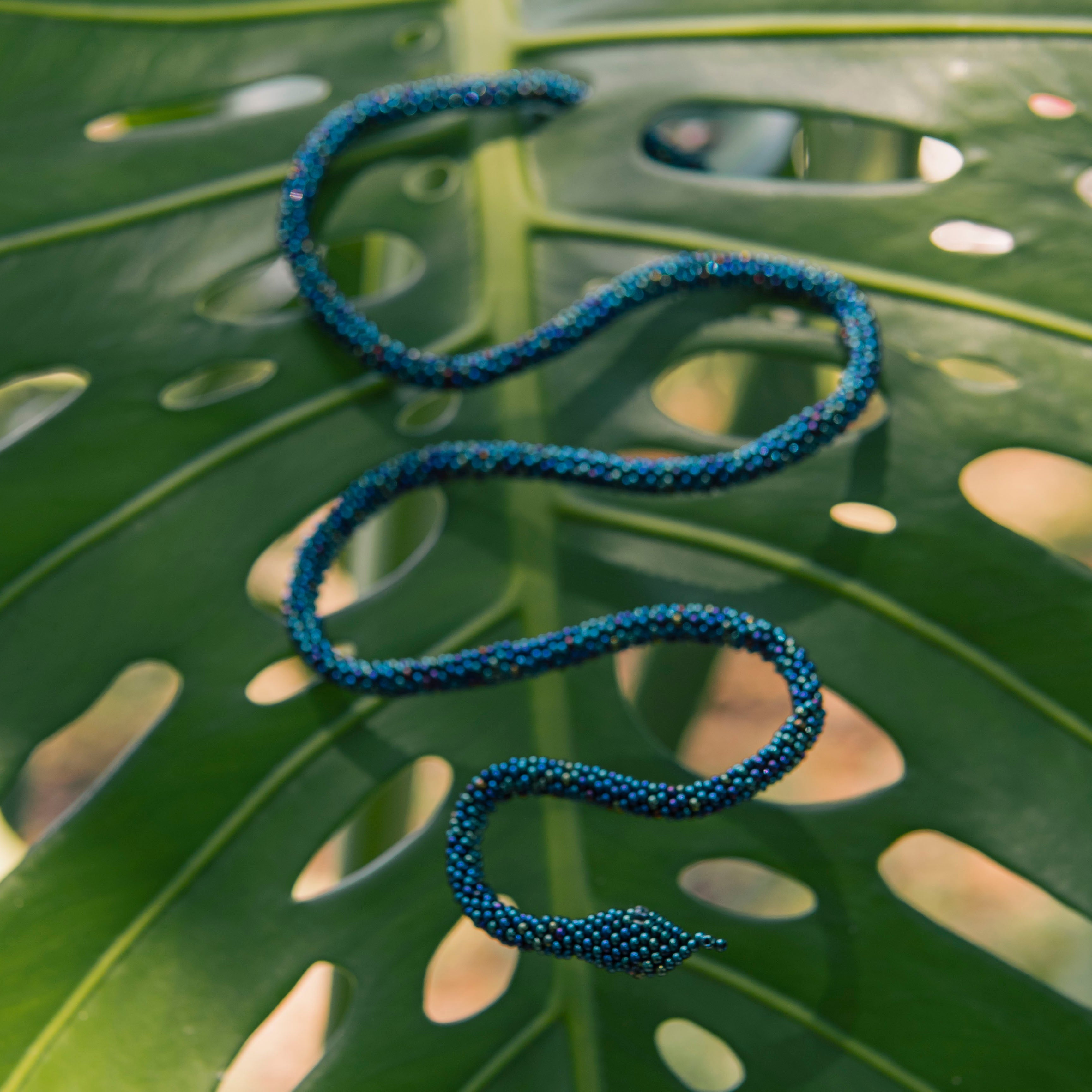 Brazalete de Serpiente – Azul iridiscente
